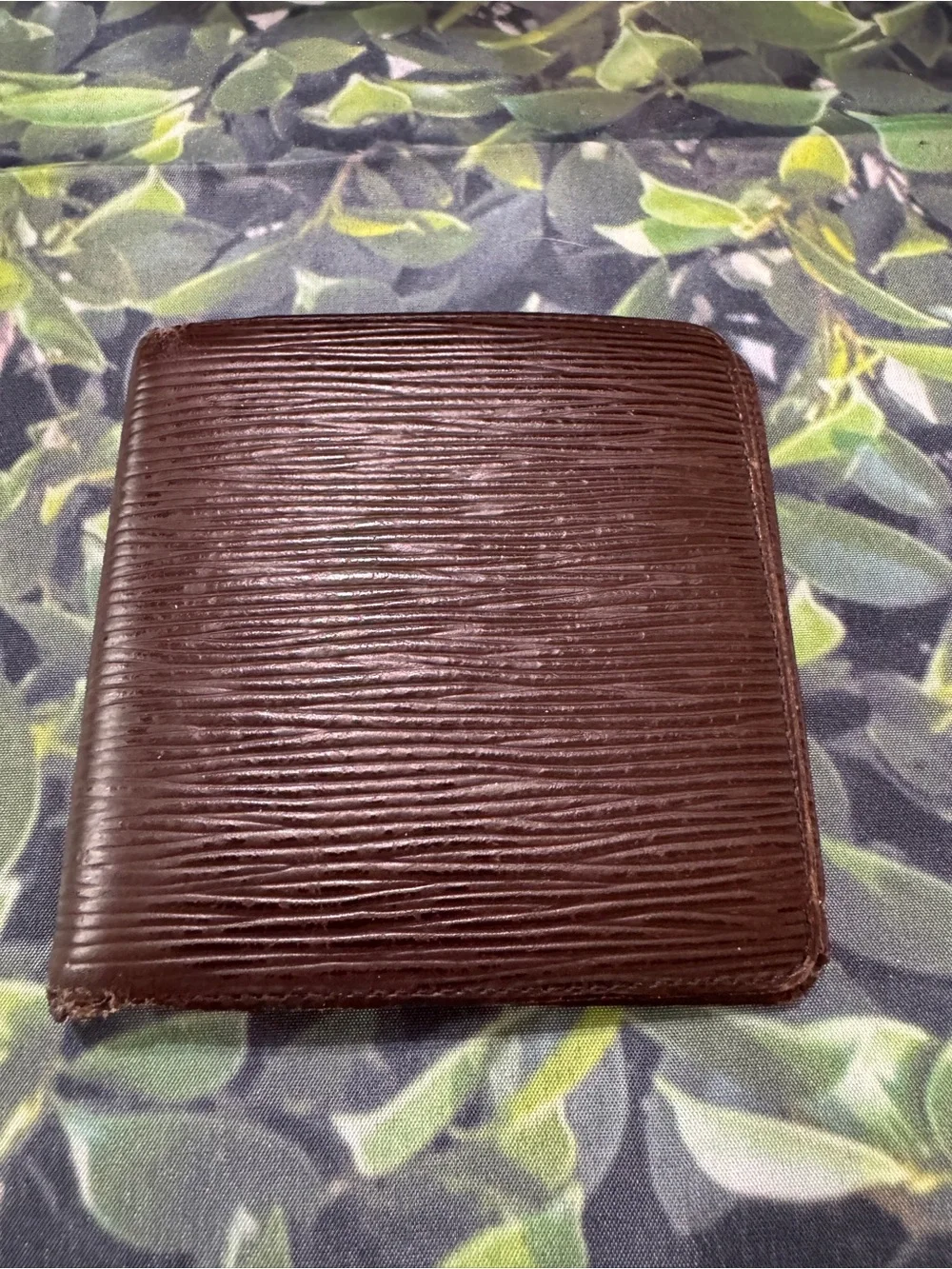 Louis Vuitton Epic brown bi fold wallet